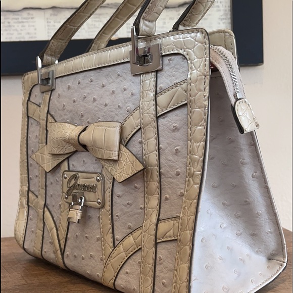 Guess - Picture 6 of 14